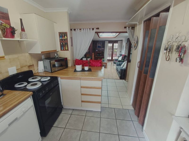 BEAUTIFUL FAMILY HOUSE FOR SALE IN ZWARTKOP!!!! - Photo 7