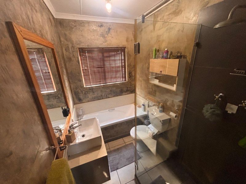 Charming 2-Bedroom Townhouse for Sale in The Wolds - Photo 5