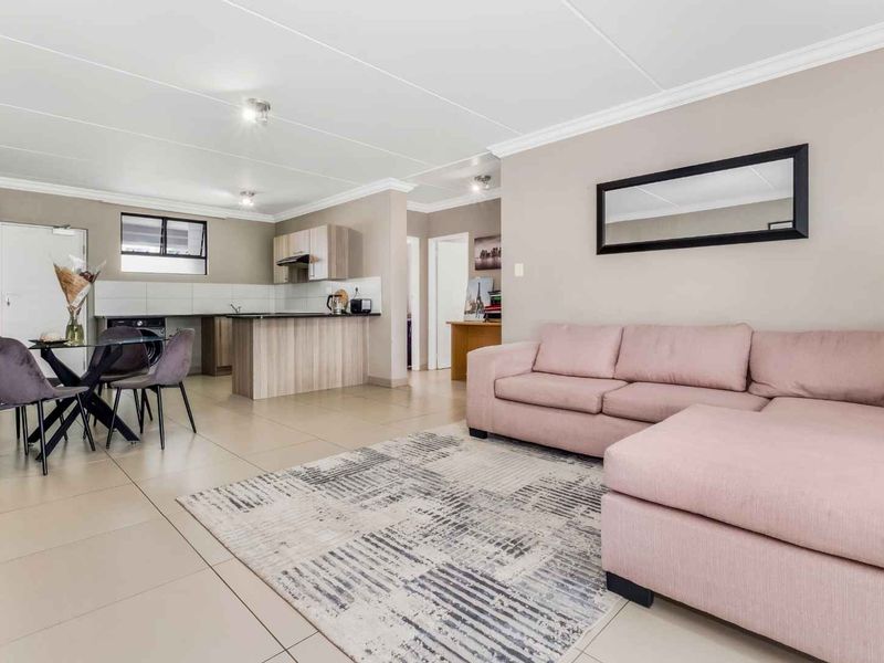 MODERN 2 BEDROOM 2 BATHROOM GARDEN APARTMENT FOR SALE - Photo 7