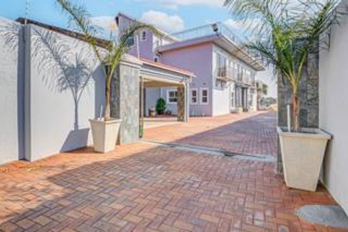 Dual Living In The Elegant Suburb of Bassonia - Photo 3