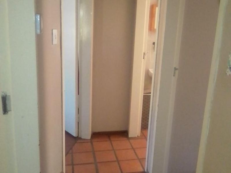 BIG SPACIOUS 4 BEDROOM HOUSE WITH POOL TO RENT IN MAGALIESKRUIN - Photo 9