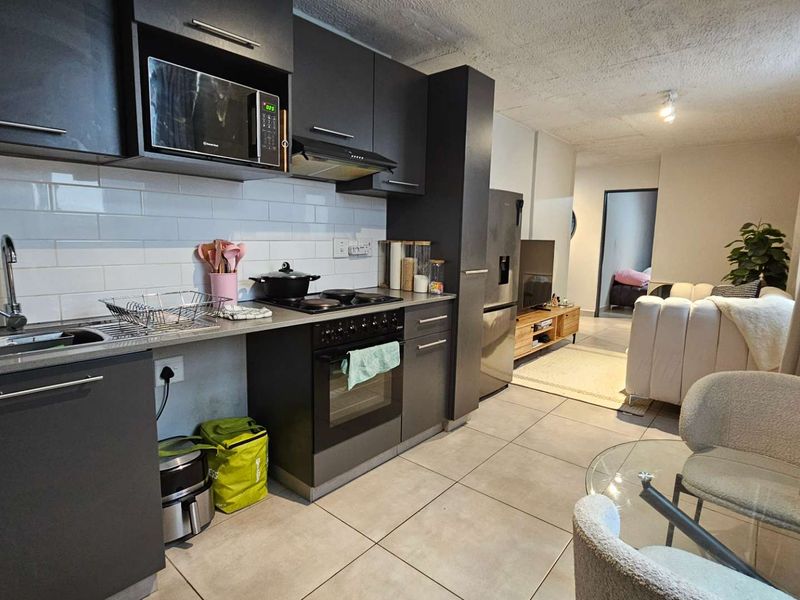 Modern 1-Bedroom Apartment – Stylish, Comfortable & Convenient Living - Photo 4