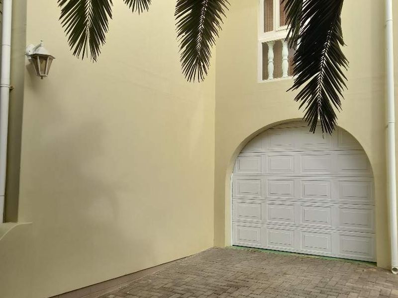 Spacious Luxury: 10 Bedrooms in Swakopmund's Safest Neighborhood - Photo 6