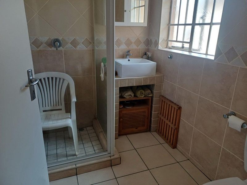 VERSATILE FAMILY HOME WITH BUSINESS POTENTIAL IN VAN RIEBEECK PARK - Photo 6