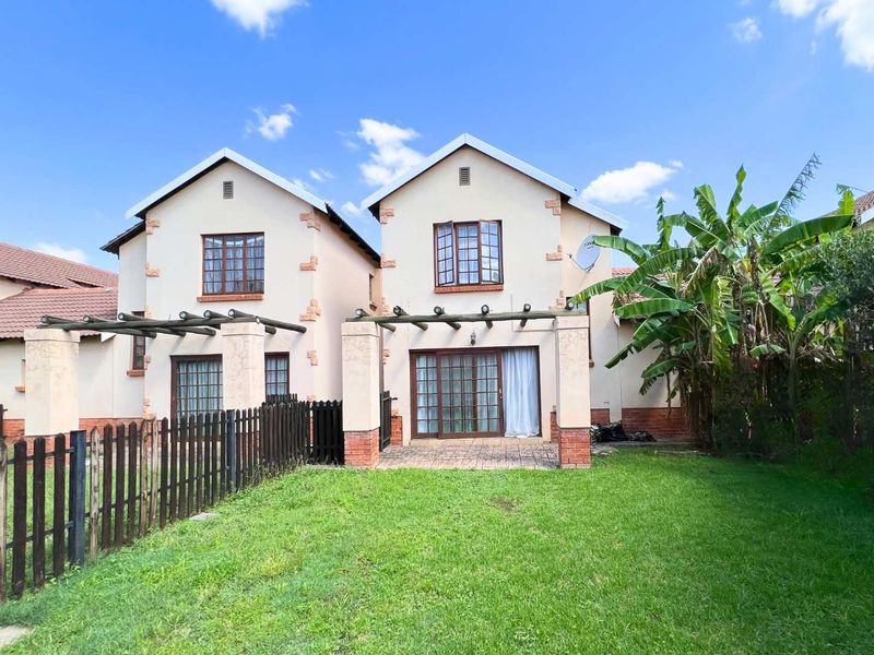 Charming Duplex in a Secure Complex: The Ideal Starter Home - Photo 3