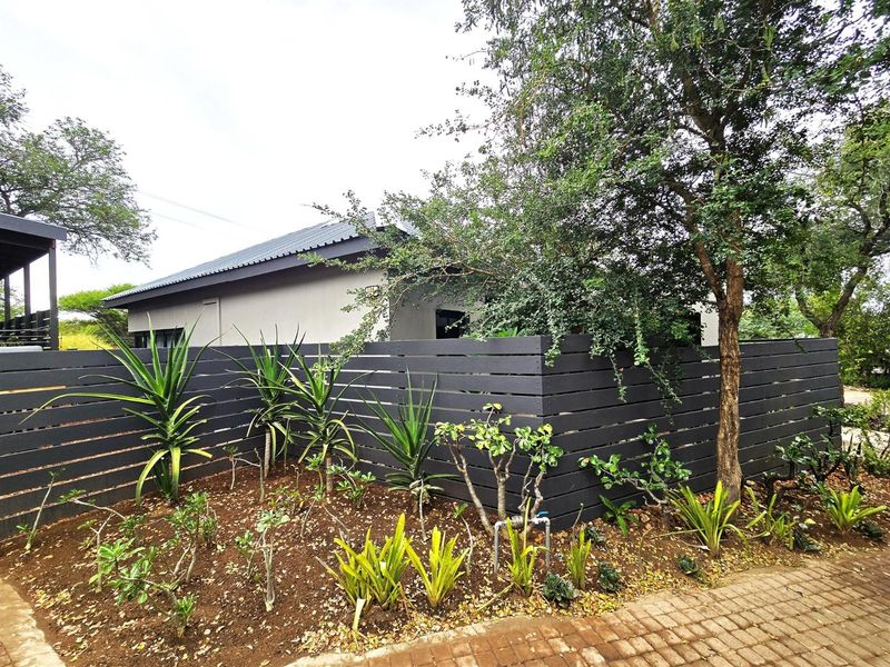 Unique Greenbelt Home with Luxury Finishes – Zandspruit Valley - Photo 6