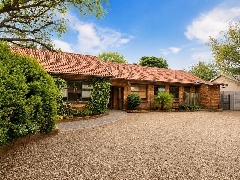 Exceptional Multi-Purpose Property with Extensive Parking & Entertainment Facilities - Photo 1