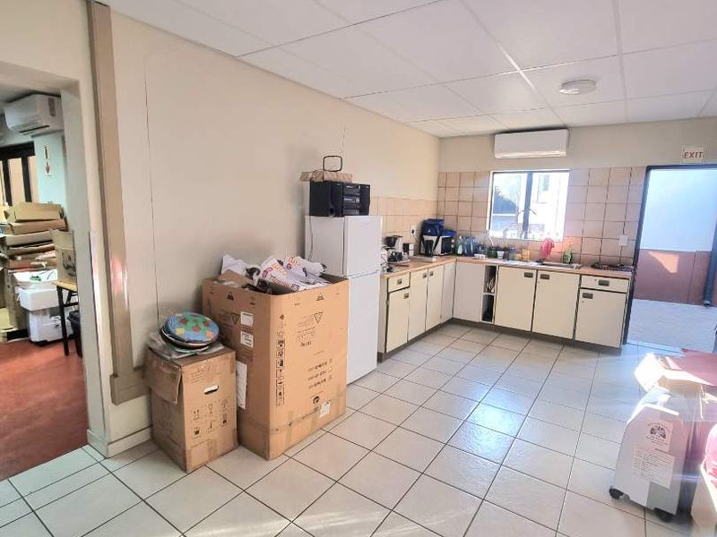 WINDHOEK WEST COMMERCIAL PROPERTY WITH RESIDENTIAL RIGHTS FOR SALE - Photo 8