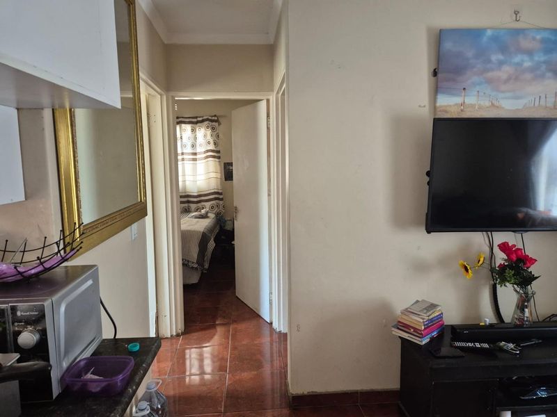 Clayville - R 900 000 Family Home - Photo 7