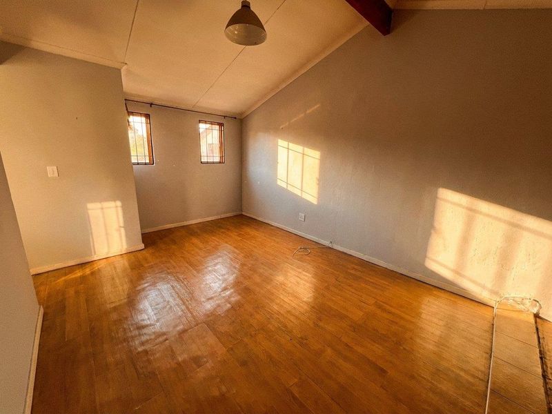 Spacious 3-Bedroom Loft Townhouse in Candice Glades, Northwold Asking Price: R1,050,000 - Photo 4