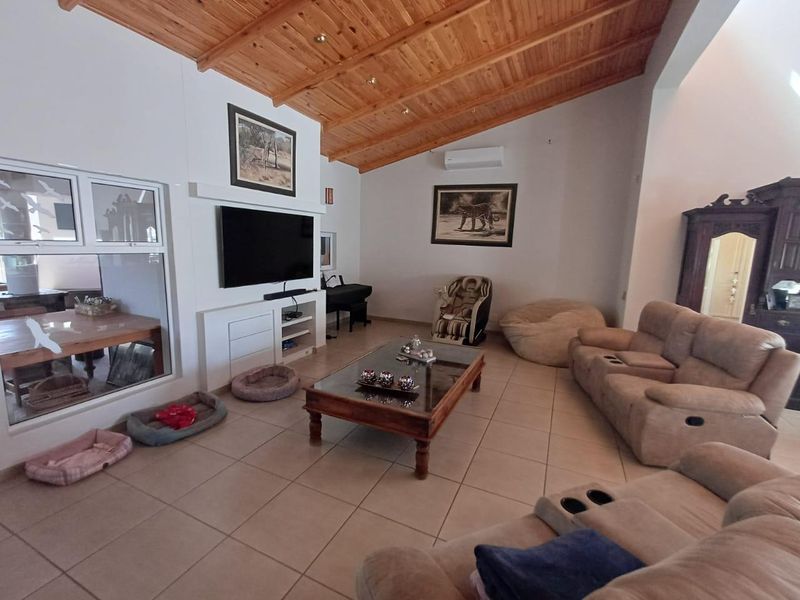 Family home in sought after area - Photo 3