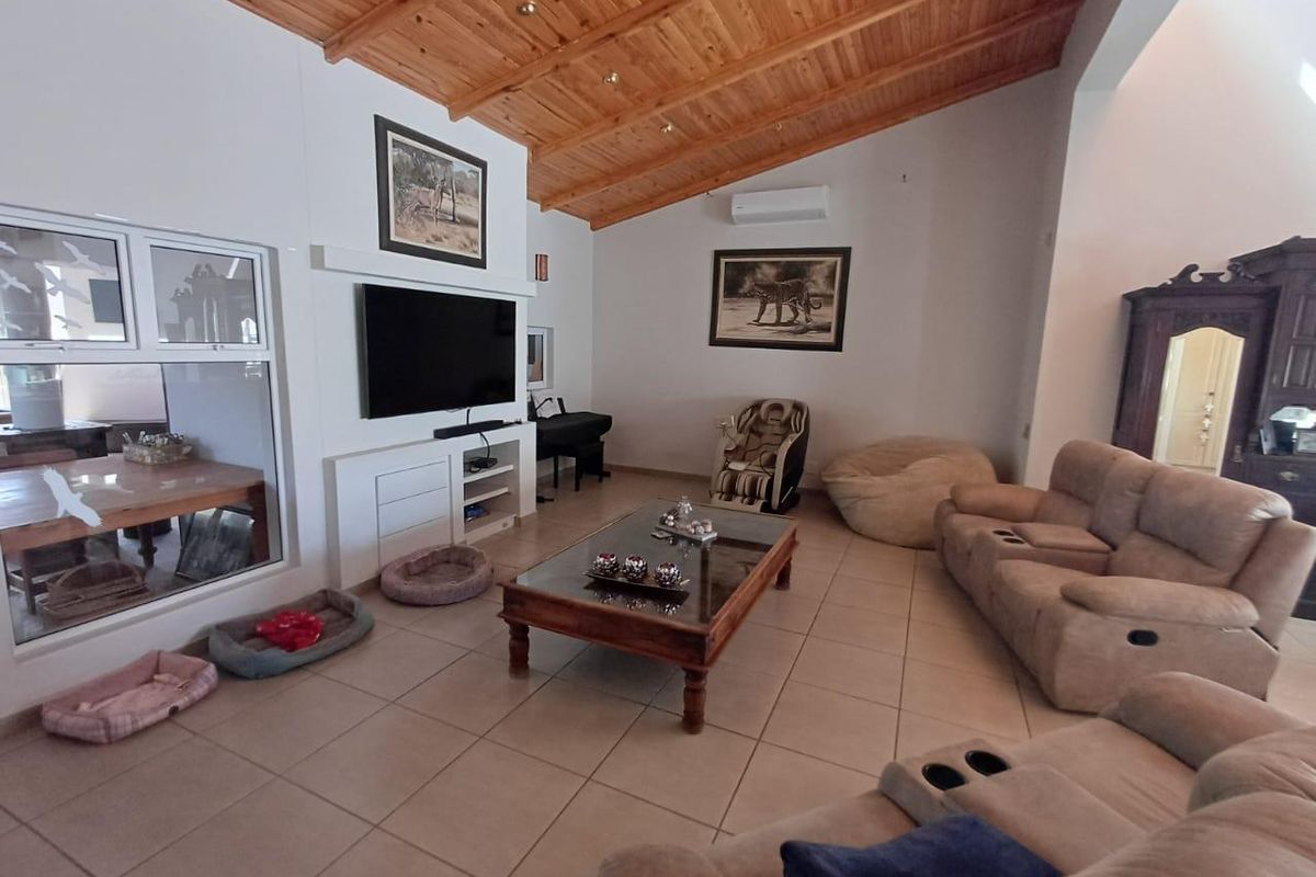 Family home in sought after area - Photo 3