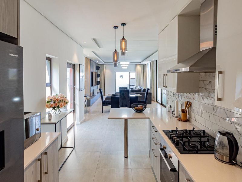 Sole and exclusive mandate. Beautiful spacious 4 bedroom 3 bath house - Photo 8