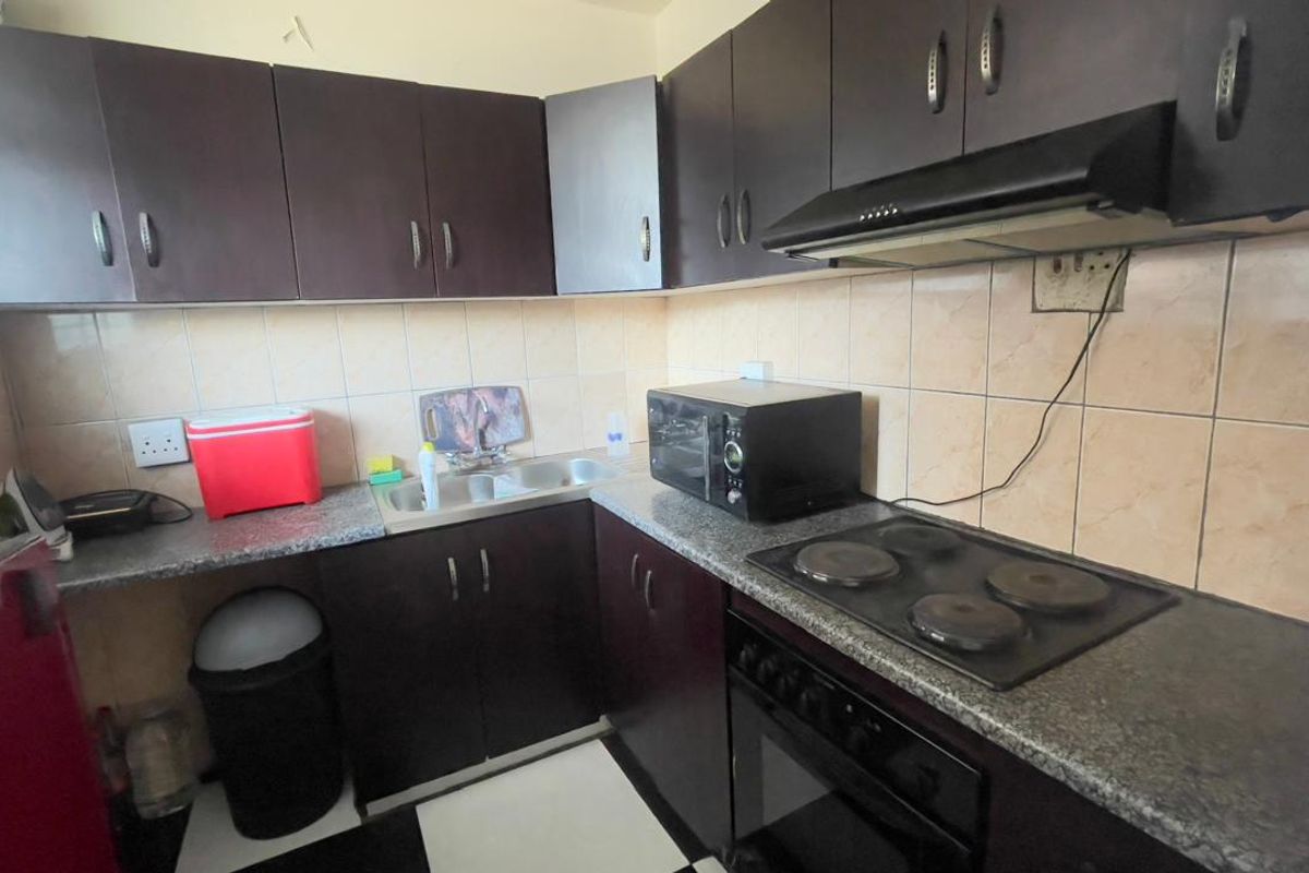 Charming 1.5 Bedroom Apartment with Modern Amenities and Convenient Location - Photo 3