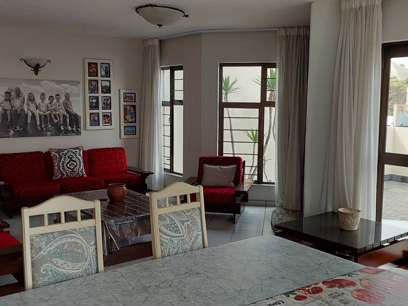 Excellent location close to beach and all amenities - Photo 9