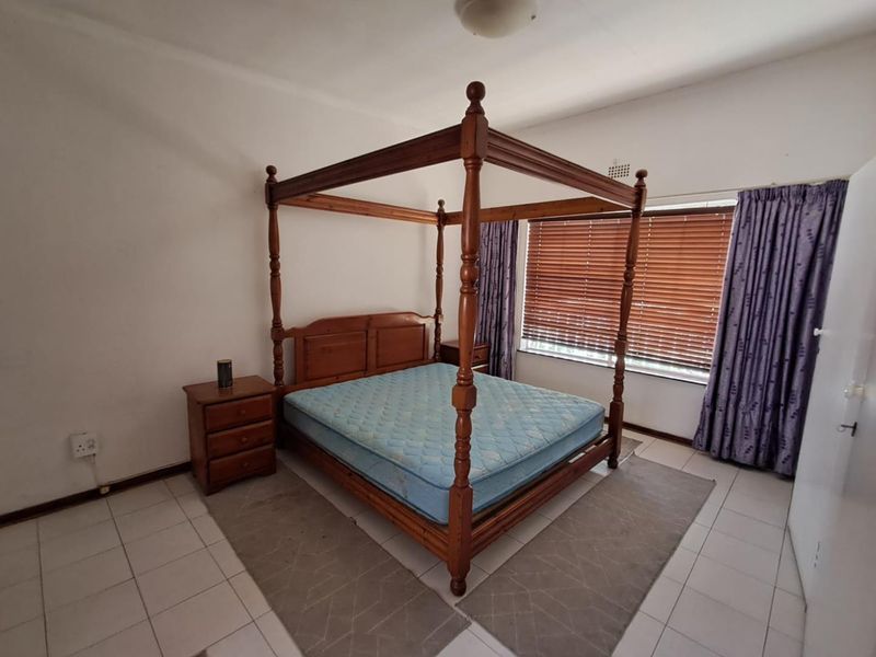 FAMILY HOME IN BRACKENHURST NEEDING SOME LOVE - Photo 10