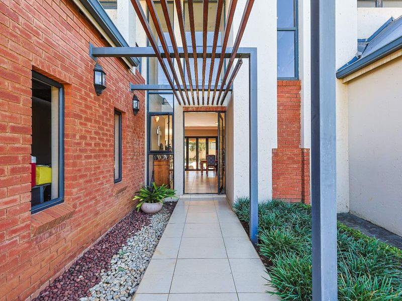 Stunning 4-Bed Corner Unit with Private Pool in Silverwood Estate - Photo 10