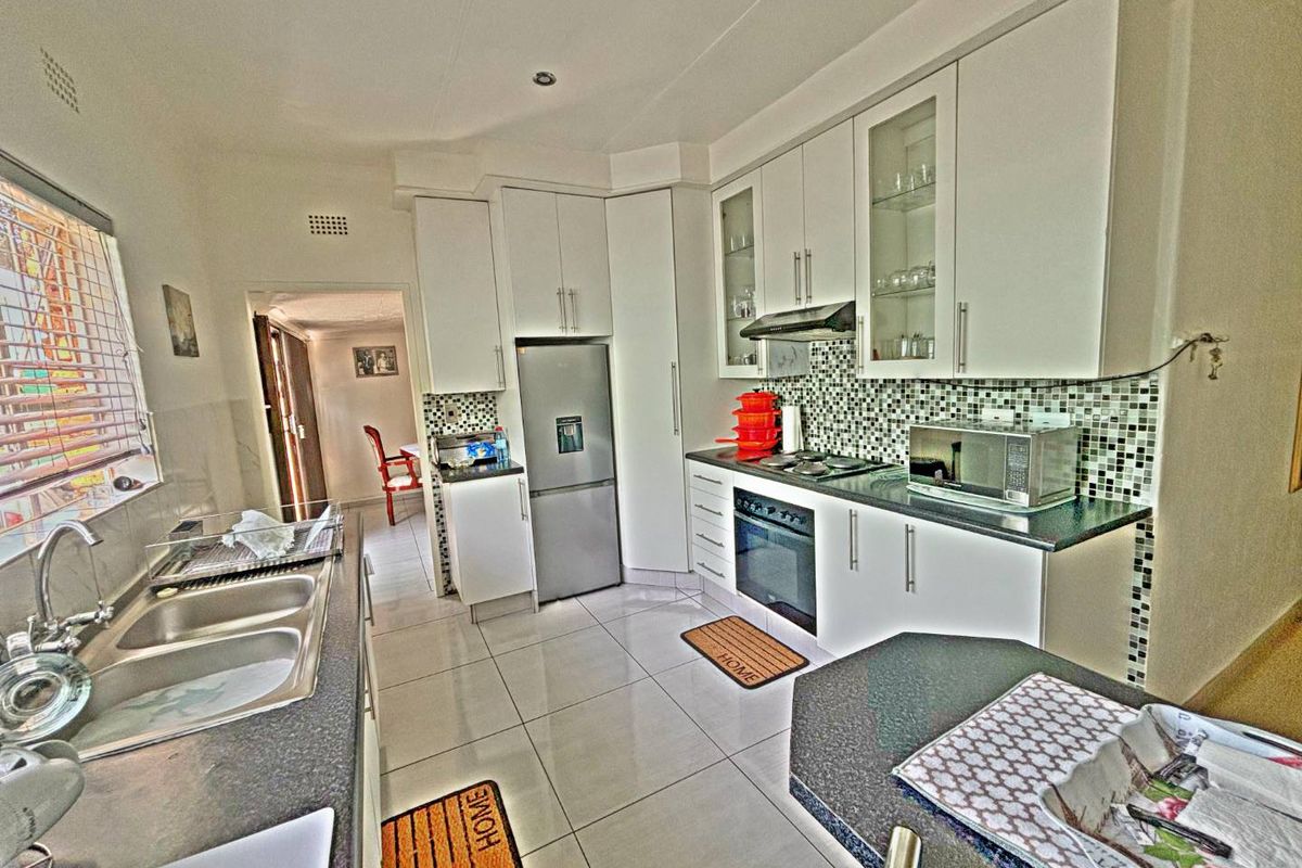 Marvelous 2 Bedroom unit - Photo 4