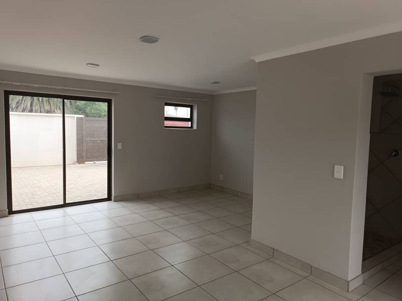 Newly Renovated Family Home - Photo 10