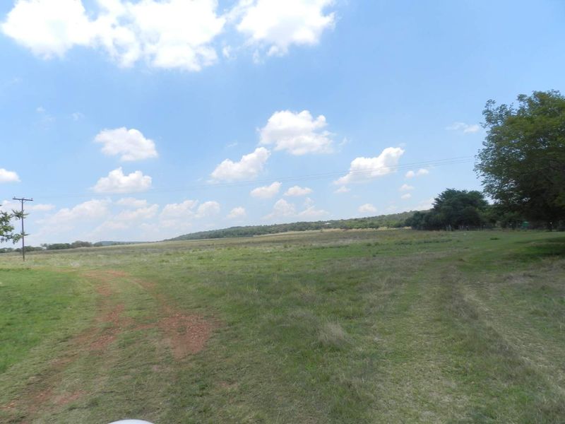 Exceptional 44-Hectare Agricultural Farm for Sale – Hekpoort (Farm 268 & 309) - Photo 2