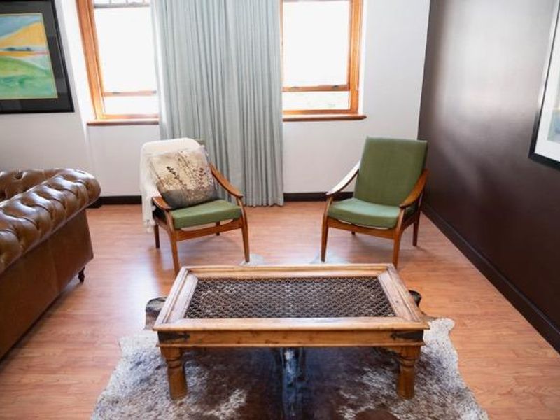 Modern 2 - Bedroom City Retreat in Greenmarket Square – Newly Renovated! - Photo 4