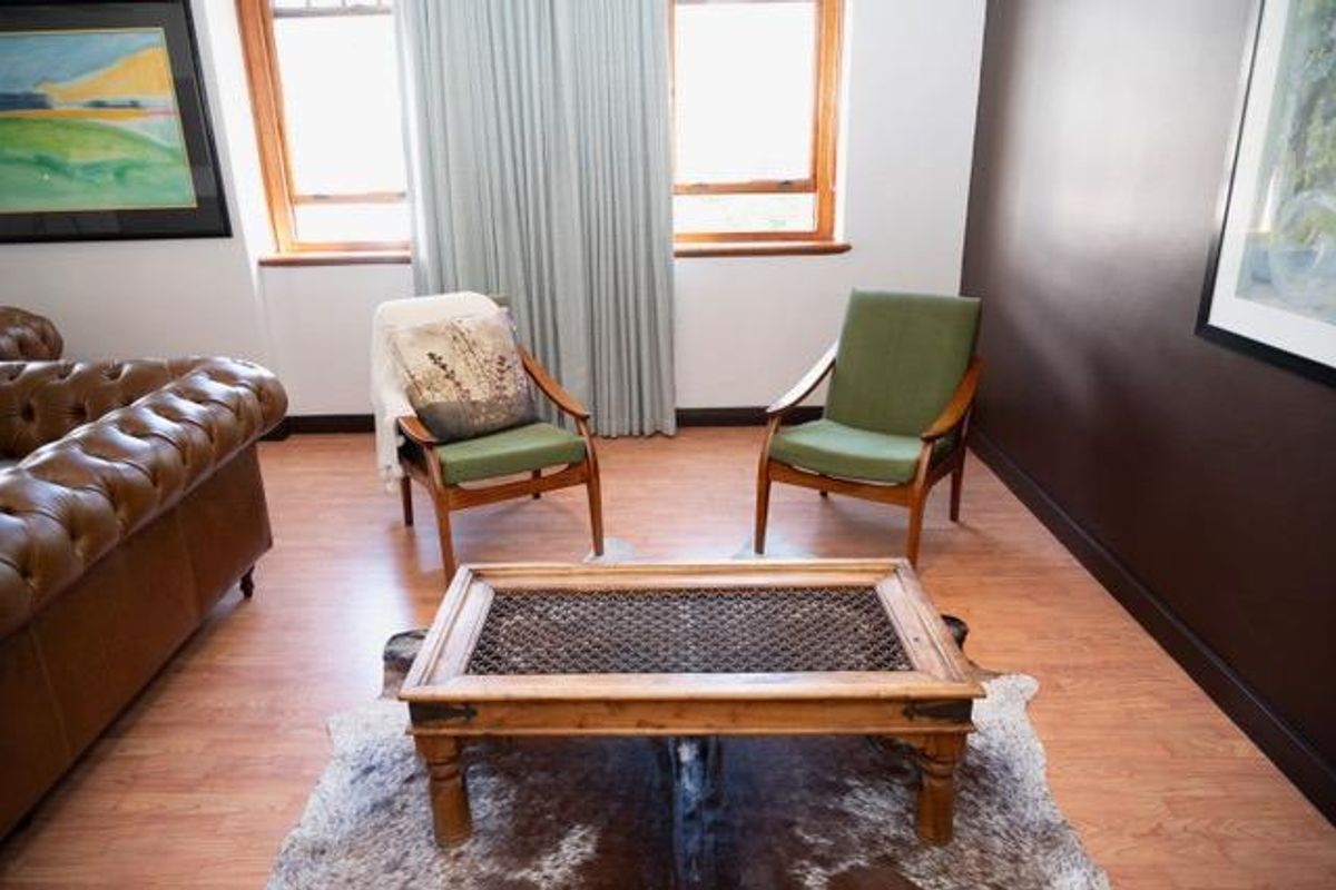 Modern 2 - Bedroom City Retreat in Greenmarket Square – Newly Renovated! - Photo 4