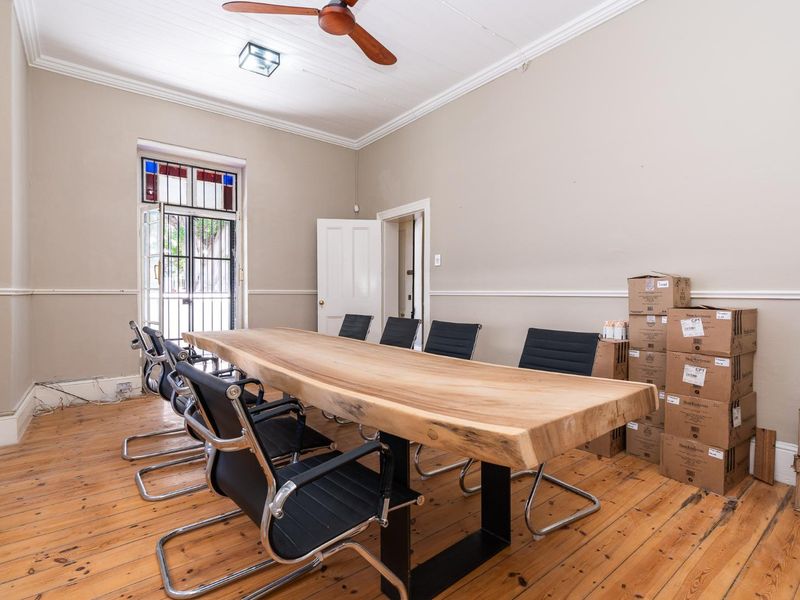 FOR SALE, GRACIOUS GARDENS LANDMARK BUILDING WITH A CAR PARK - Photo 7