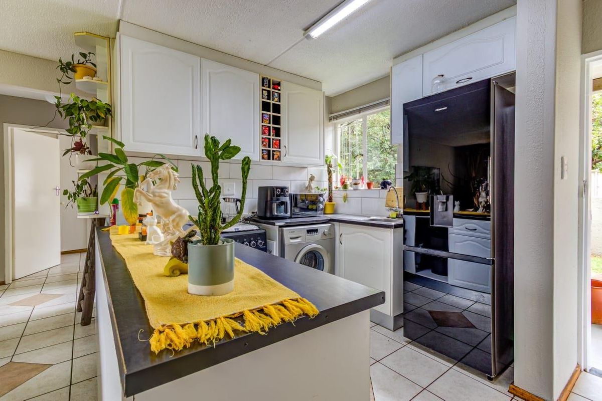 2 Bedroom Townhouse in Glen Marais - Photo 4