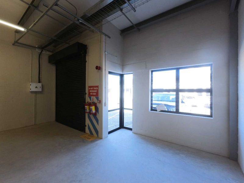 115sqm Warehouse space to let - Montague Gardens - Photo 7