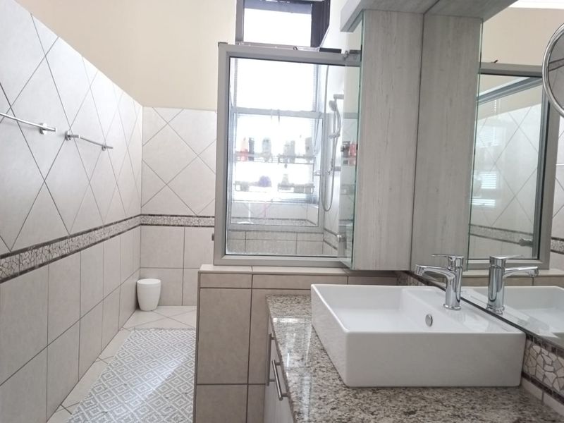 3 Bedroom Townhouse For Sale in Olympia - Photo 7