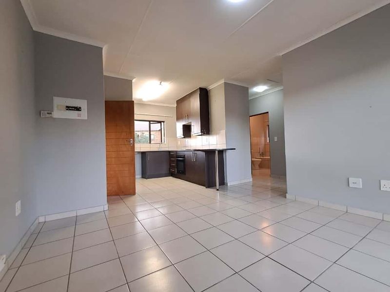 Modern Townhouse Near Malls & Schools, Pets Allowed! - Photo 7