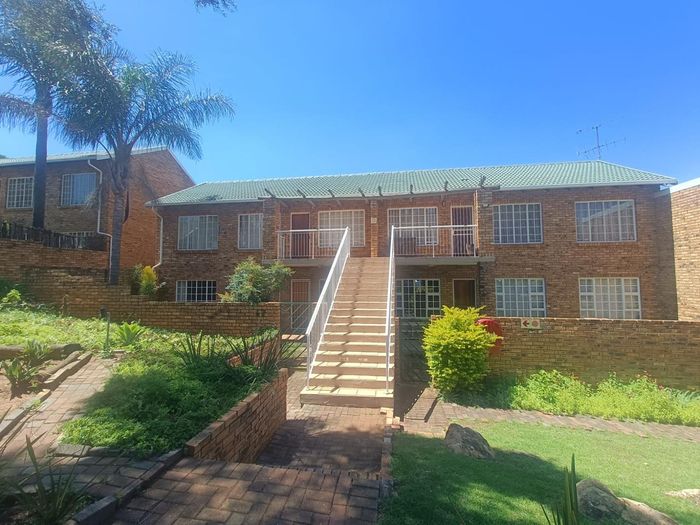 Property #2440978, Townhouse For Sale in Die Hoewes