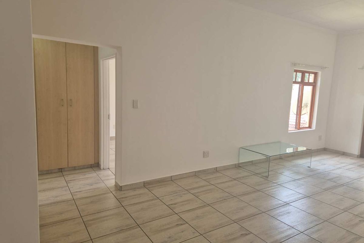 Charming Two Bedroom Apartment in Secure Estate - Photo 5