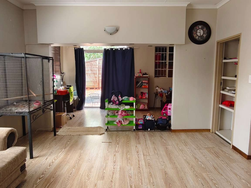 Spacious Family Home with Income-Generating Bachelors Flat on Large Stand - Photo 6