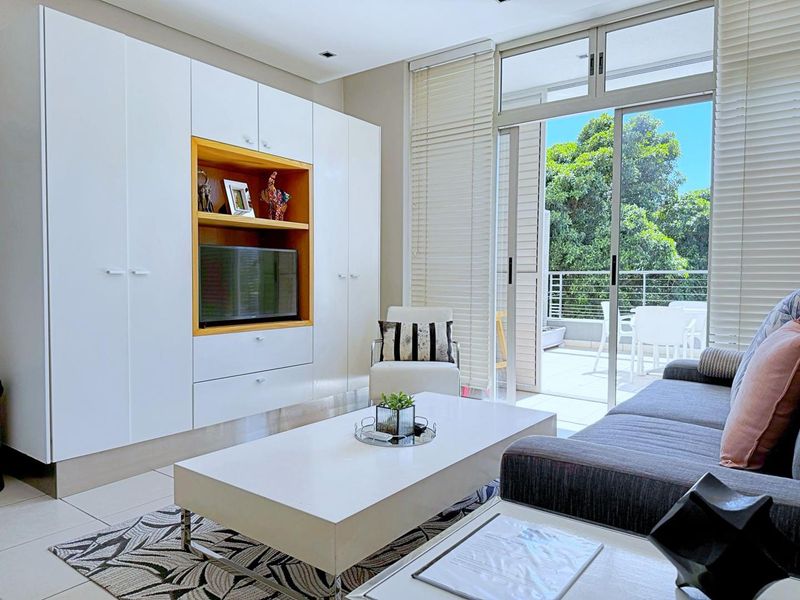 Luxury Fully Furnished Studio Apartment in the heart of Everything - Photo 2