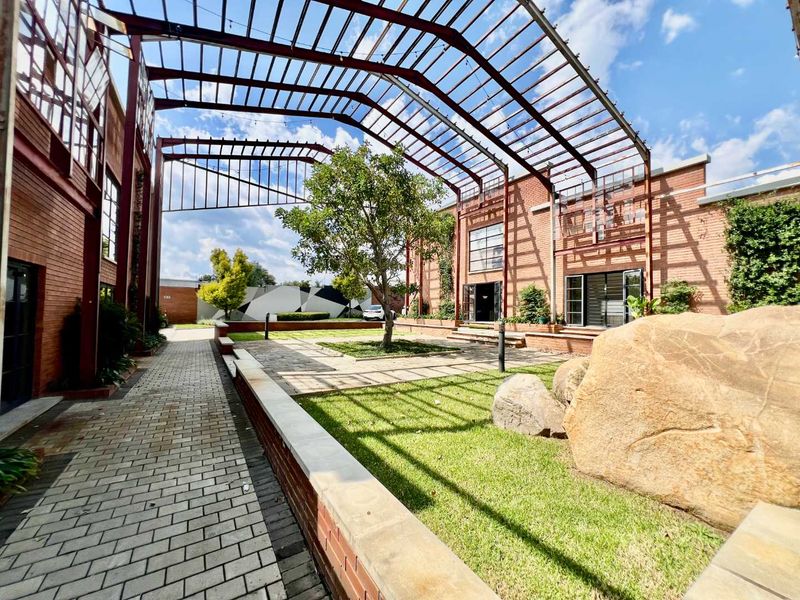 Versatile 71m2 Commercial Unit in Heart of Halfway House! - Photo 10