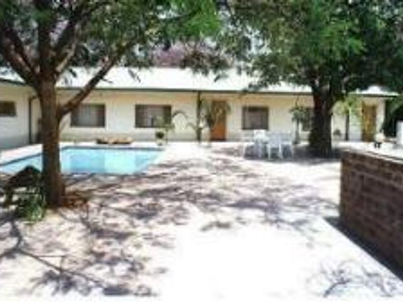 BEAUTIFUL AND POPULAR GUEST HOUSE FOR SALE IN GROOTFONTEIN - NAMIBIA - Photo 7