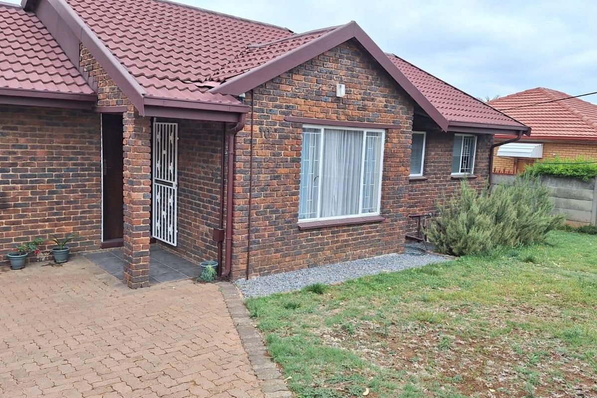 Delightful 3 Bedroom home in Elandspark - Photo 2