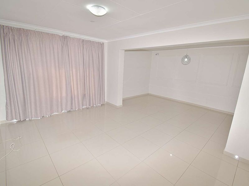 Beautiful modern home with a Cottage. - Photo 4