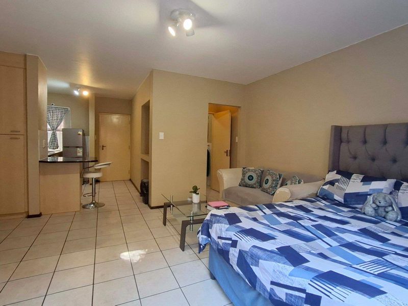 Lovely garden studio apartment available in Bryanston - Photo 8