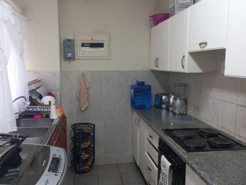 Cozy, Comfortable & Easy Living! - Photo 2