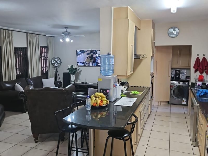 A VISION OF THE PERFECT HOME; SECURE,SUSTAINABLE AND STUNNING - Photo 4