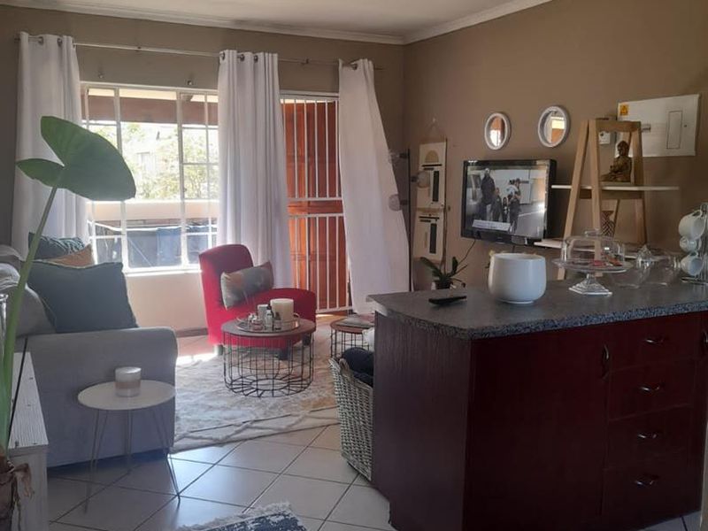 Discover Your Perfect Home in Roodepoort Honeypark Today - Photo 5