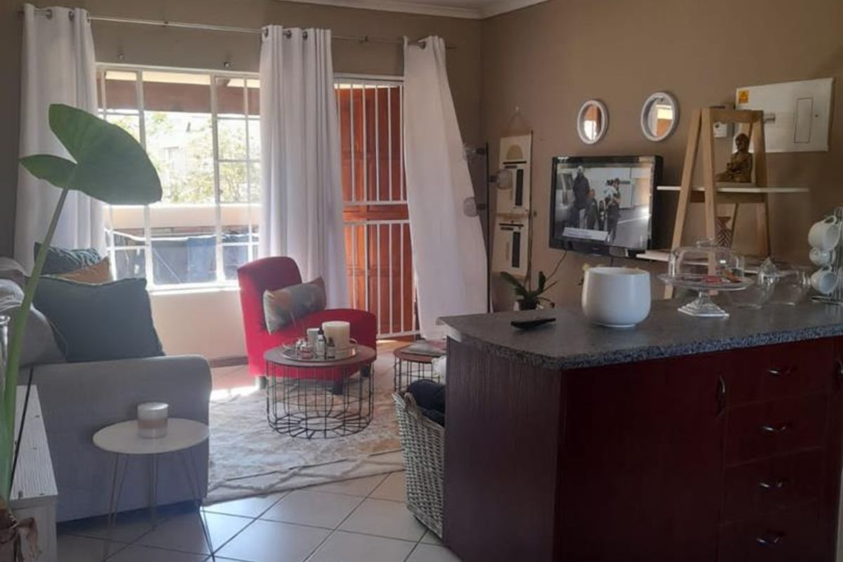 Discover Your Perfect Home in Roodepoort Honeypark Today - Photo 5