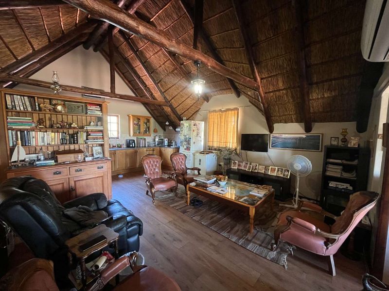 3-Bedroom Double-Storey Family Home with Separate 2-Bedroom Flat - Photo 4