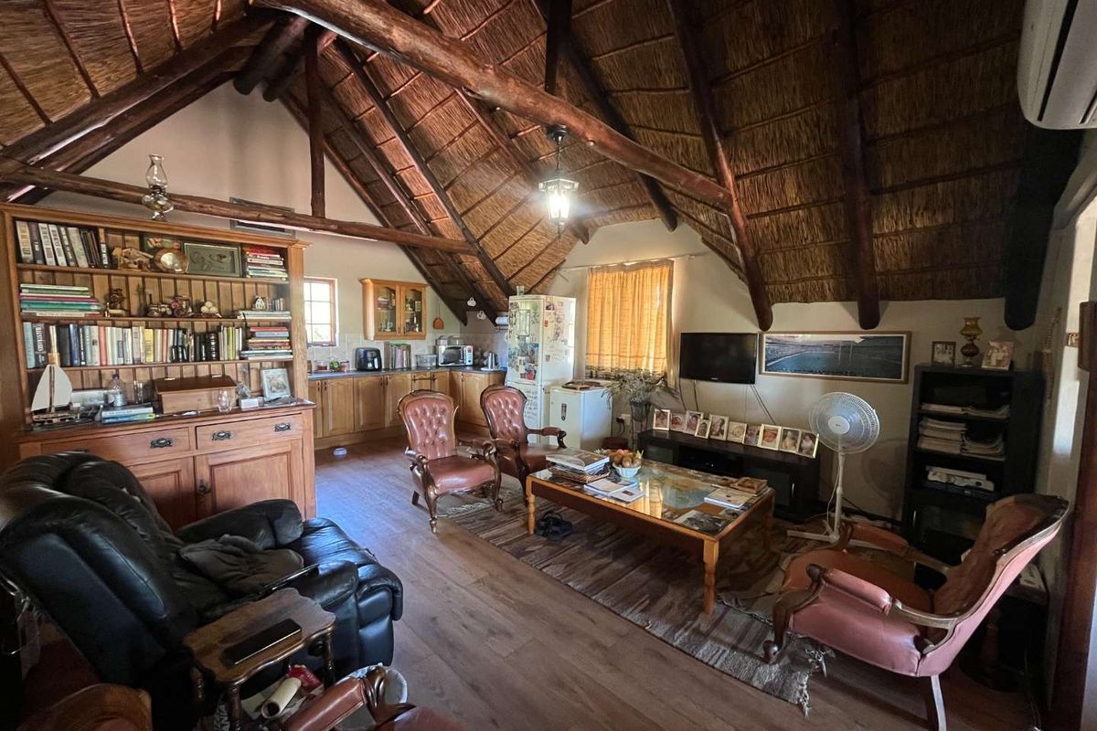 3-Bedroom Double-Storey Family Home with Separate 2-Bedroom Flat - Photo 4