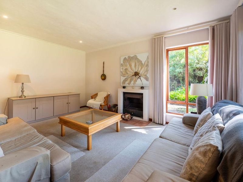 Don't judge the book by it's cover! - Photo 7