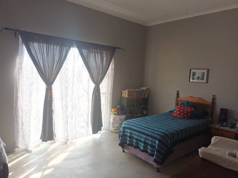 Spacious Property with multiple houses in Brakwater - Photo 8