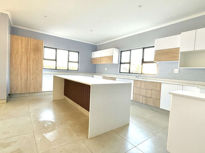Luxury Family Home in River Goose Estate, Howick - Photo 7