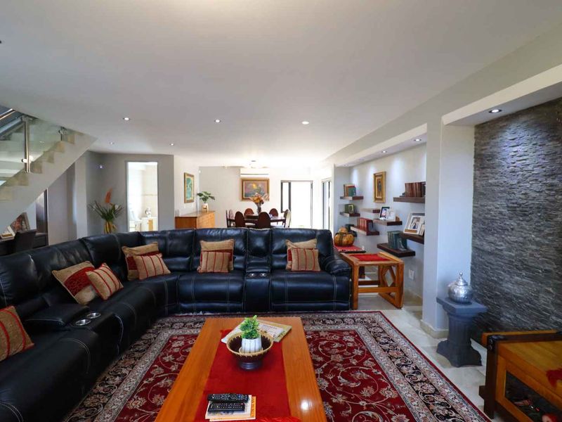 Exceptional 8-Bedroom Sea-View Property in Swakopmund - Photo 5